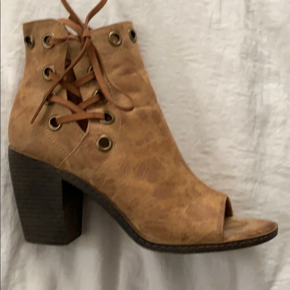 Peep-toe booties